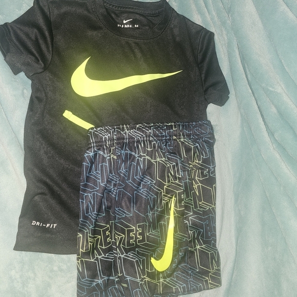 Nike Other - Nike Kids Black and Yellow Dri-FIT Set
